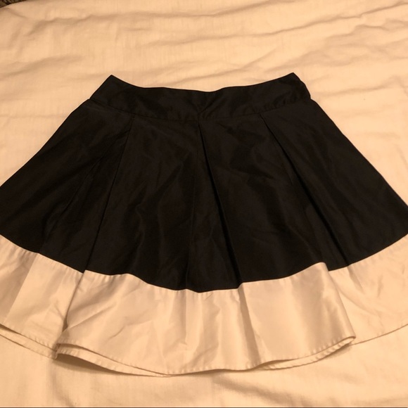 H&M Preppy black and white skirt - Picture 2 of 5